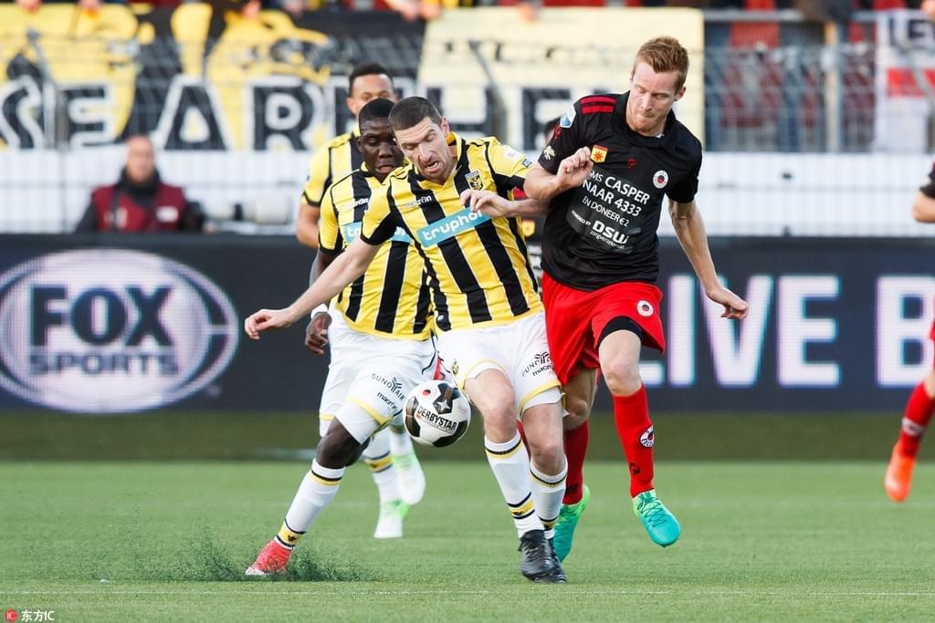 她的蛙泳和 她的蛙泳和