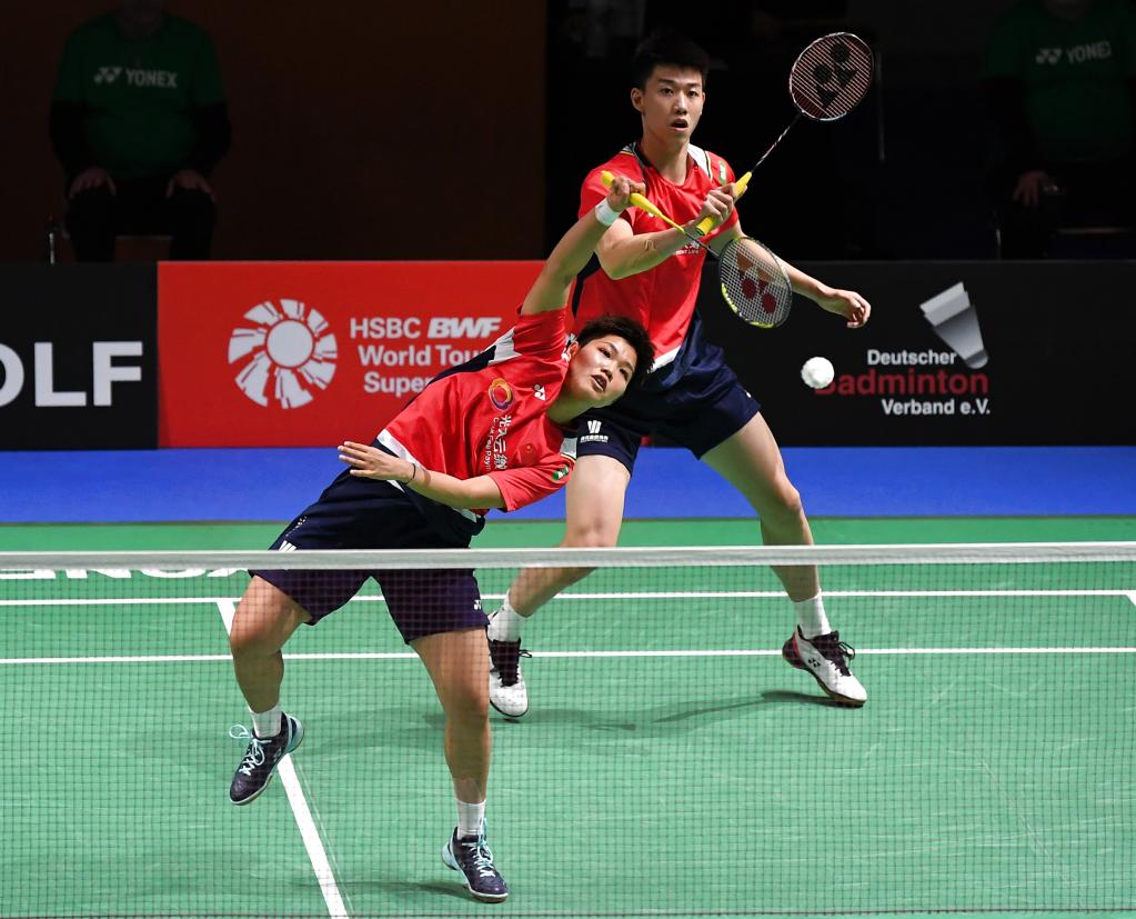 的对抗中 的对抗中