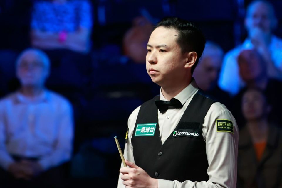 臂章背后的 臂章背后的